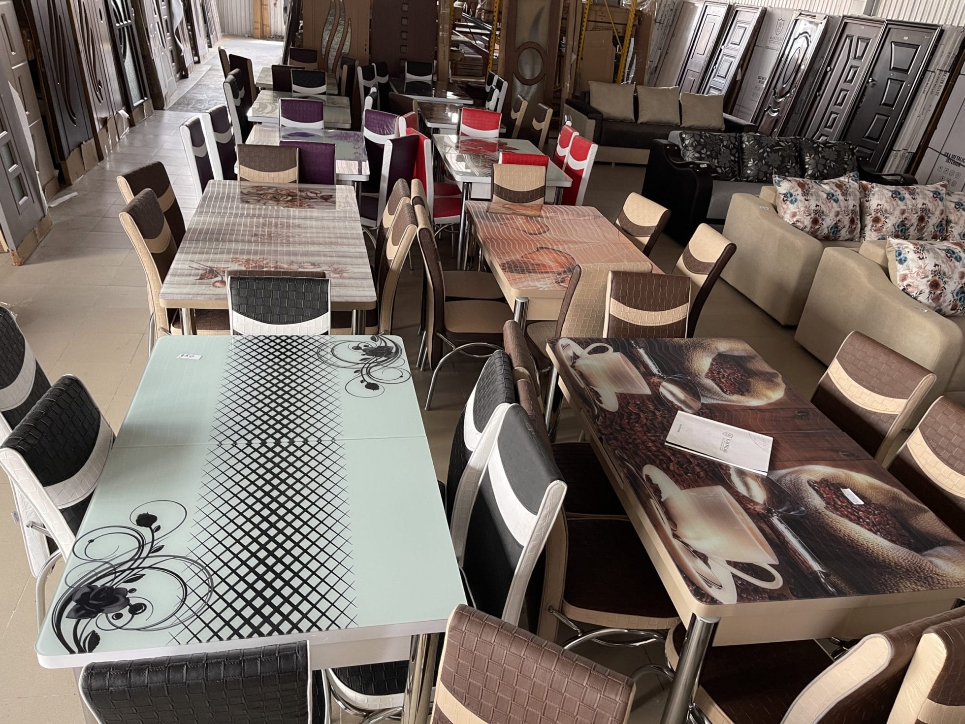 Mese extensibile cu 6 scaune distribuite contra cost in Falticeni Suceava Targu Neamt Radauti Gura Humorului
