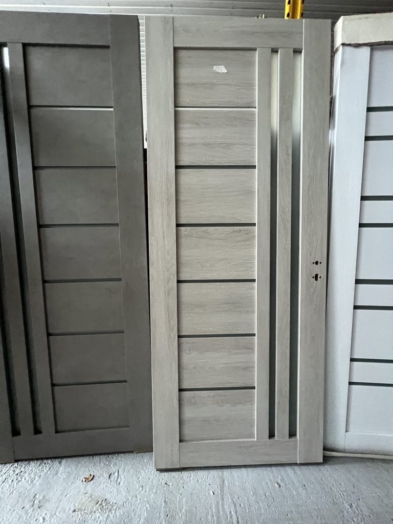 Usi interior Falticeni 017, gri antracit, 850 lei, pentri intrare in camere.