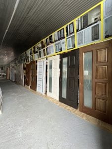Depozit Uși interior livrează in Rădăuți direct din stoc