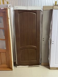 Ușă de interior lemn placată cu două straturi de MDF pentru a nu genera crăpături în timp.
