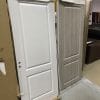 Ușă de interior lemn placată cu două straturi de MDF pentru a nu genera crăpături în timp.