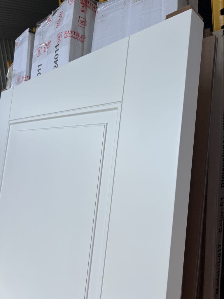 Usi interior Falticeni, model 017, culori s1 gri 1, s5 alb, s2 maro, s10 gri 2 , UB wenghe, 850 lei, complet echipate .