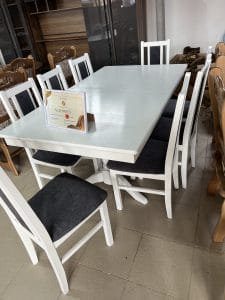 Masă dreptunghiulară albă cu scaune lemn Târgu Neamț 3250 lei