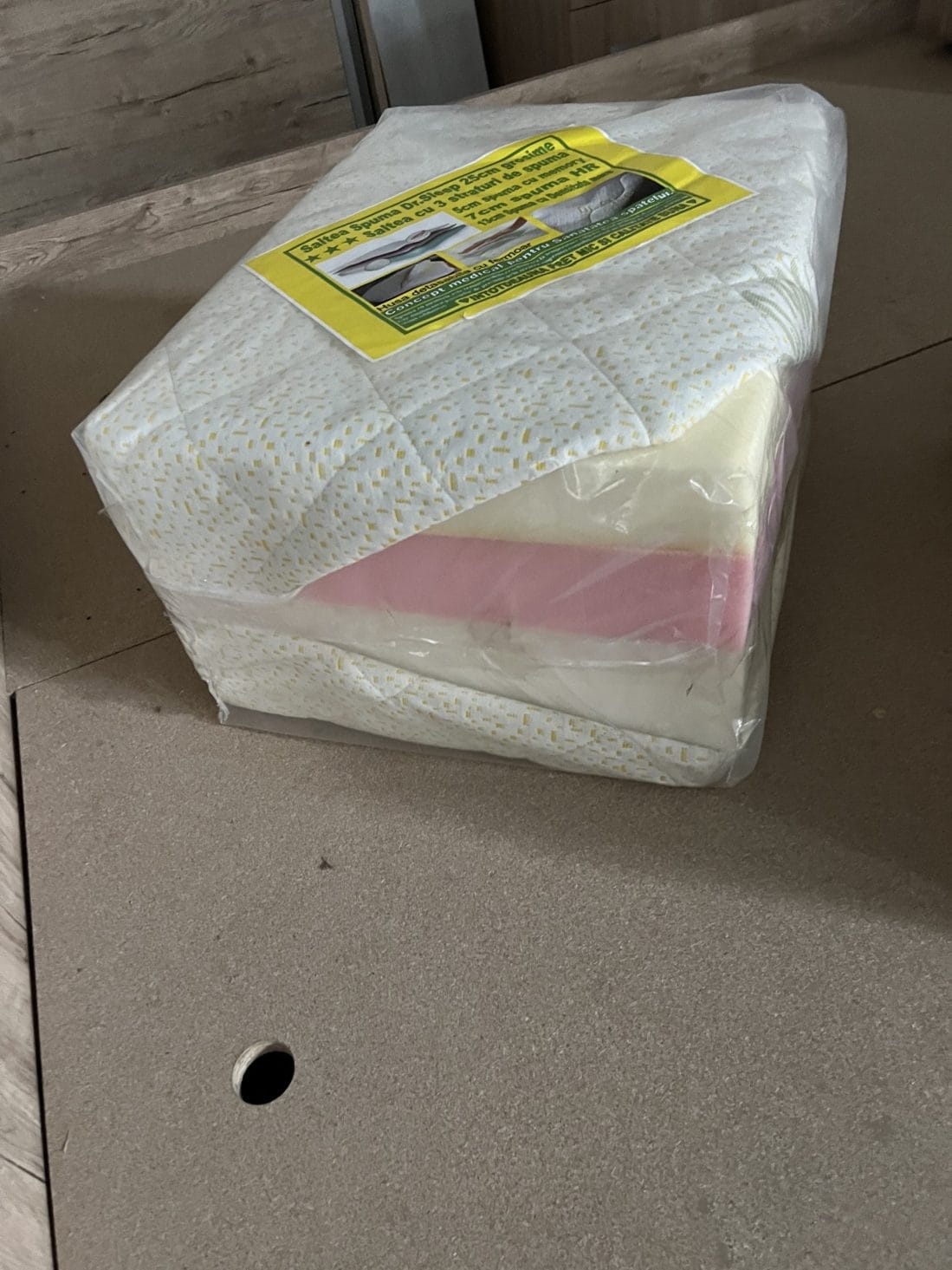 Saltele Spumă Suceava de 25 cm grosime cu trei straturi de spumă.Perfecte pentru un somn odihnitor.