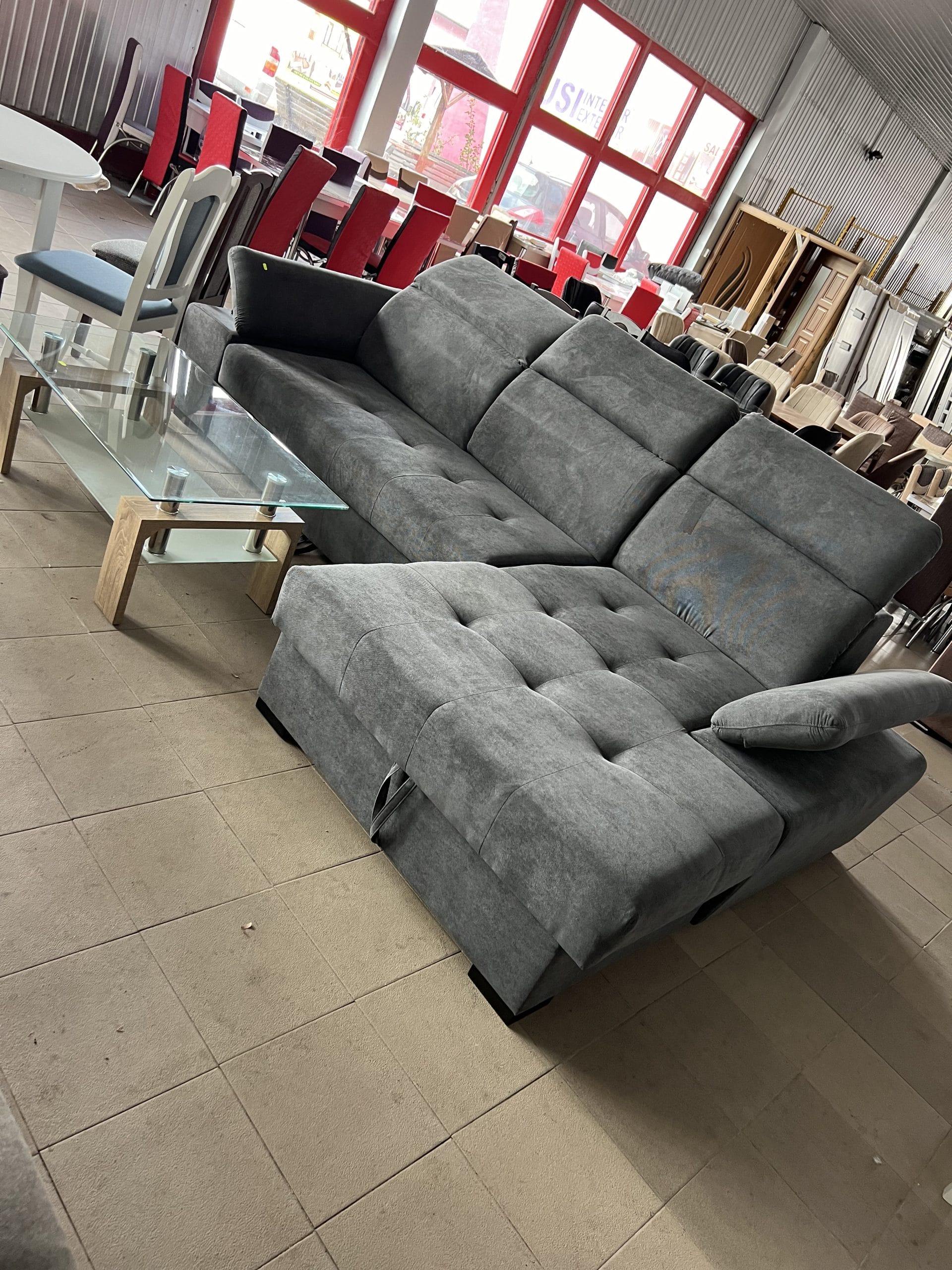 Cauti Coltar Patric ? 3900 LEI, 305CM/170CM. Saltea din Spuma HR de cea mai buna calitate. Depozitul din Fălticeni vă pune la dispoziție. Multe modele si culori.Livrăm in Botoșani .Direct din Depozitul din Fălticeni.