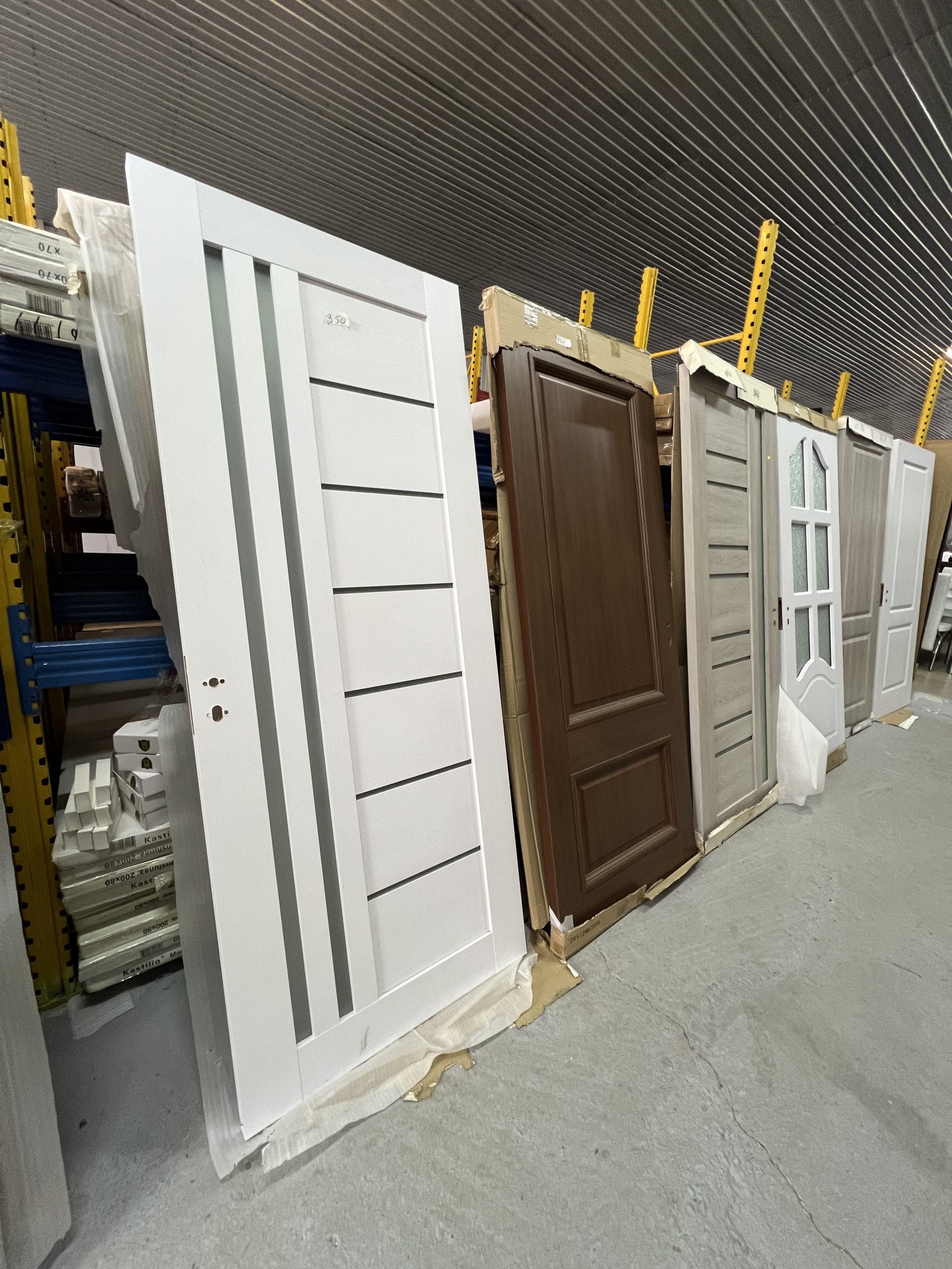 Usi interior Falticeni 850 lei, tri dimensiuni, 5 culori, toc extensibil! Servesc pentru intrarea in camera de la casă.